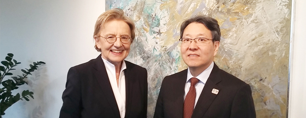 Japanische Generalkonsul Tetsuya Kimura war zu Besuch bei Regierungspräsidentin 