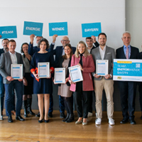 Regierungspräsident Dr. Konrad Schober hat am 21. März 2023 sechs neue Unterstützer im Team Energiewende Bayern (TEB) ernannt