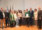 Kategorie Kultur: Ulrike Roos von Rosen (4v.r.) freut sich mit ihrem Team über die Auszeichnung für das Filmprojekt „Renoir in Weßling“. Es gratulieren (v.r.) Regierungspräsident Dr. Konrad Schober, MdL Claudia Köhler, Innen- und Integrationsminister Joachim Herrmann sowie Weßlings 1. Bürgermeister Michael Sturm (7.v.r.) und der stellvertretende Landrat des Landkreises Starnberg, Georg Scheitz (2.v.l.). 
